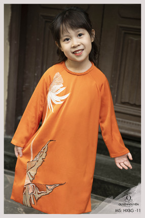 ao-dai-cach-tan-be-gai-cam-xanh-HX11-10