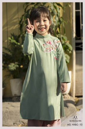 ao-dai-cach-tan-be-gai-hong-xanh-HX10-10