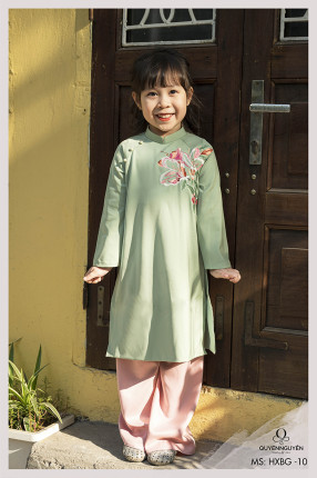 ao-dai-cach-tan-be-gai-hong-xanh-HX10-9