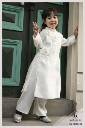 ao-dai-cach-tan-be-gai-trang-HX05-2