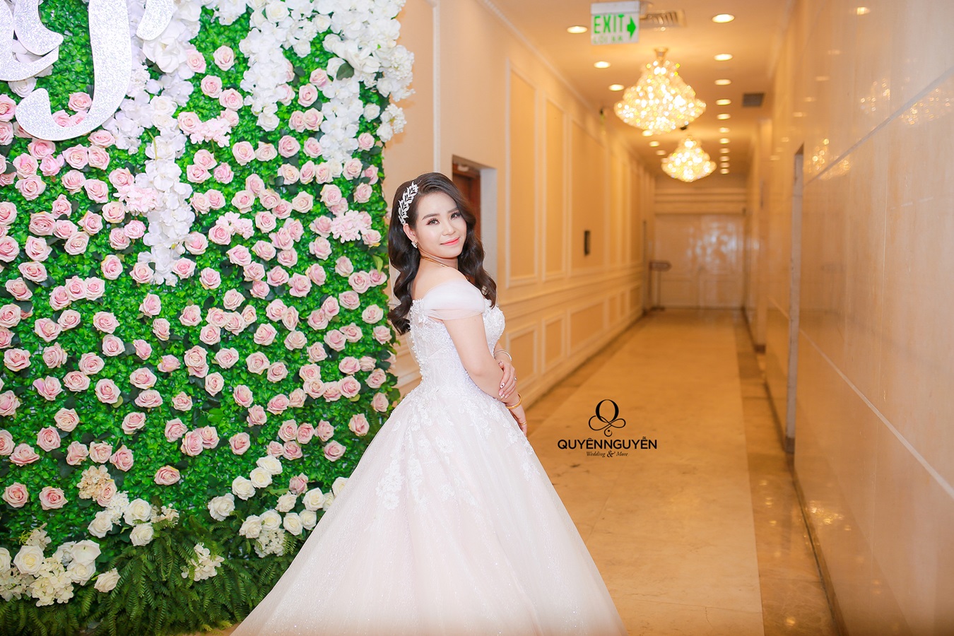 Chọn váy cưới theo màu da cho cô dâu chụp ảnh cưới tại Phú Quốc