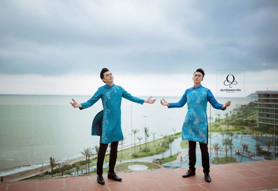 Áo dài nam màu xanh đậm