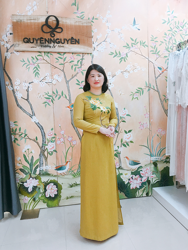 Áo dài cho mẹ Tơ sống Hàn Quốc thêu hoa peony | Quyên Nguyễn Bridal