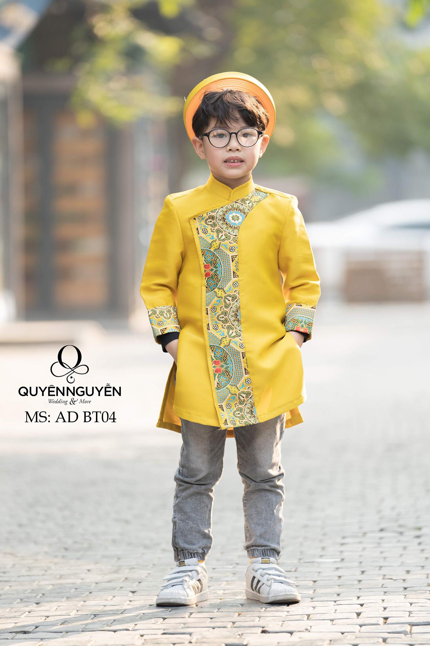 Áo dài cách tân màu vàng họa tiết gấm