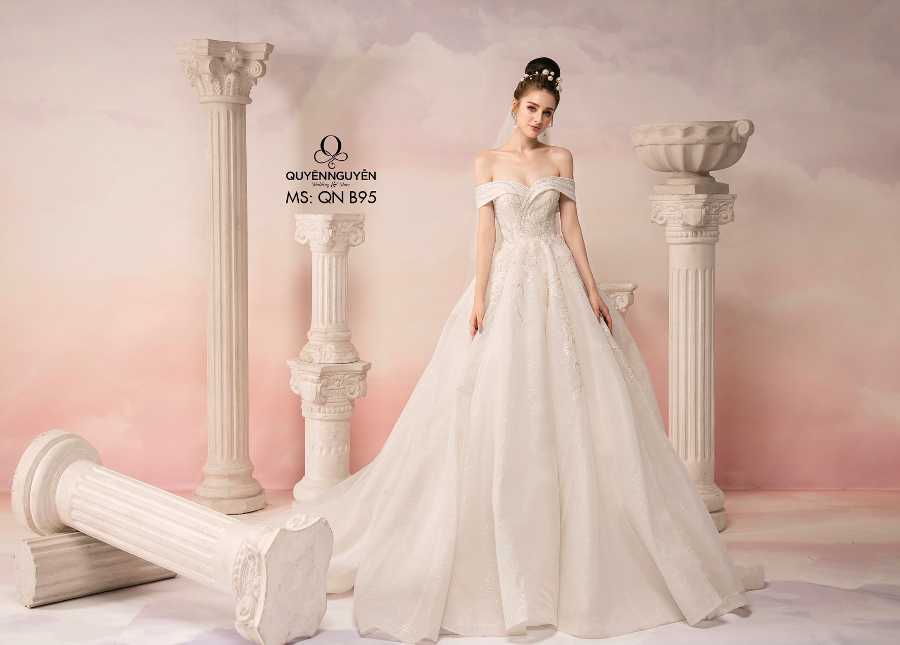 Điểm danh những mẫu váy cưới thu đông mà mọi cô gái đều ao ước |  websosanh.vn