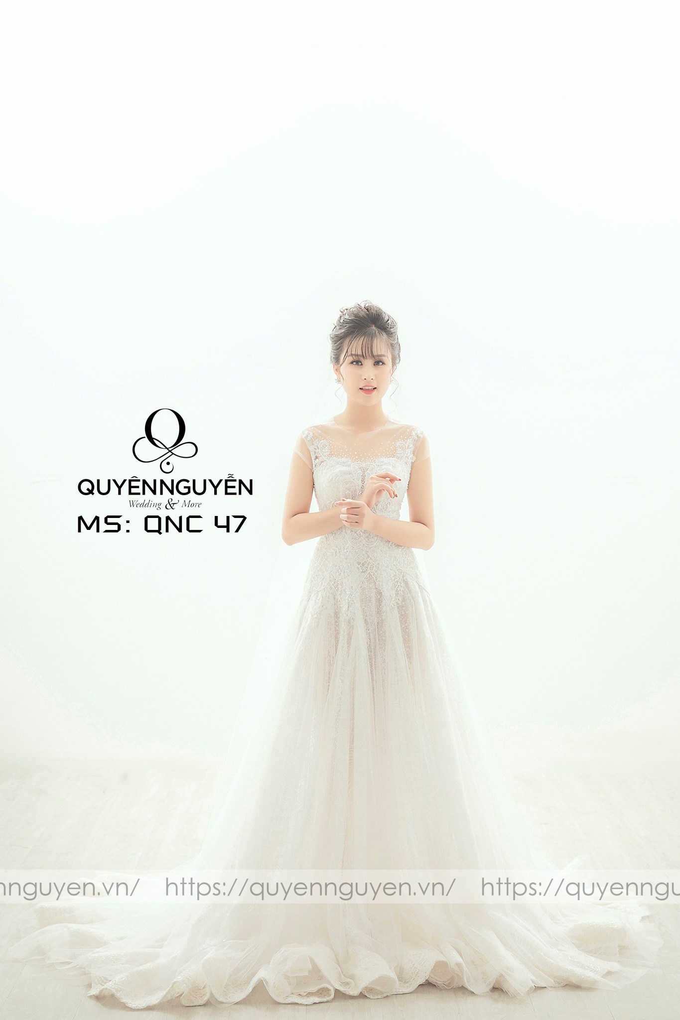 Váy đuôi cá tay cộc cổ tròn mảnh mai