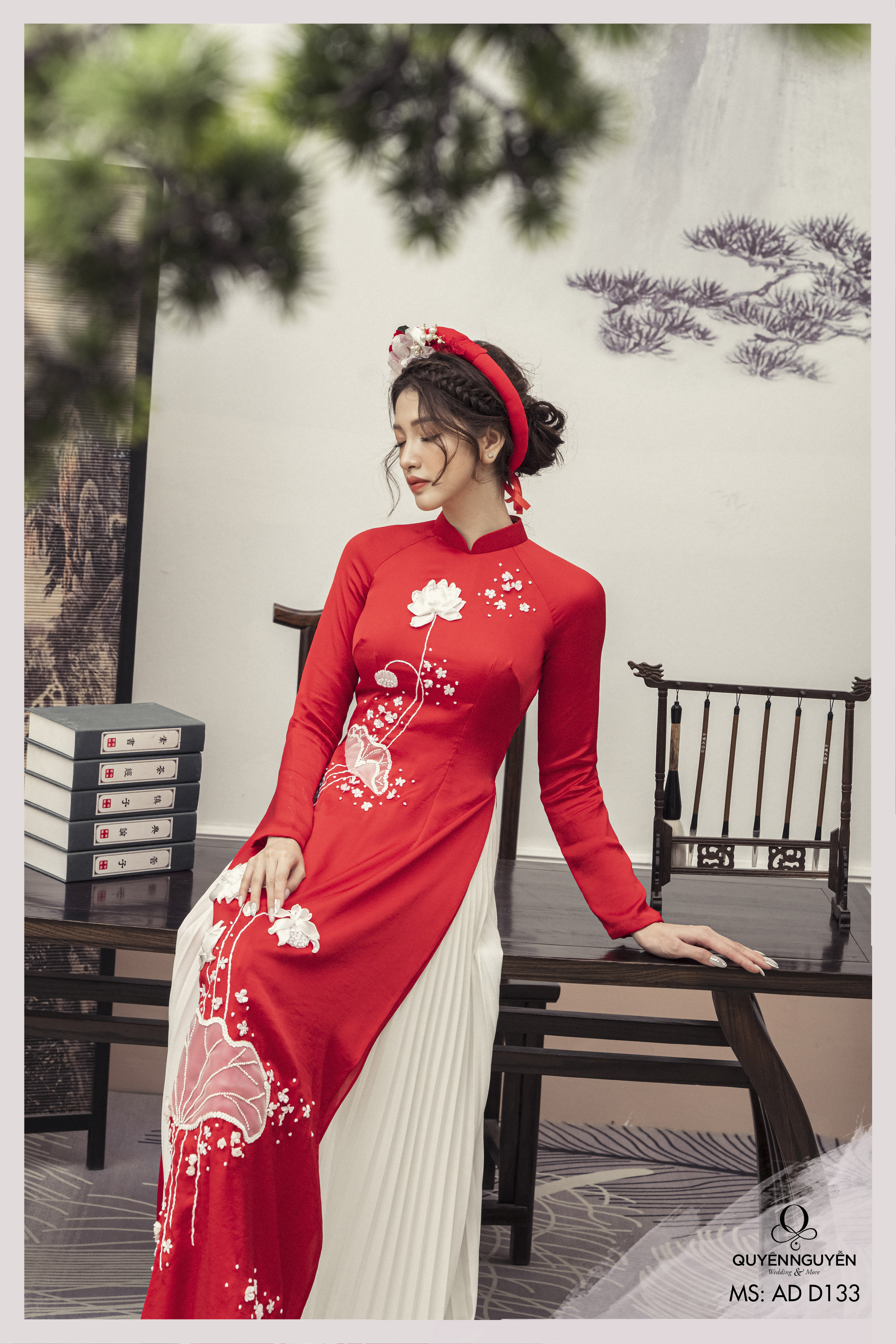 Áo dài ăn hỏi màu đỏ thêu hoa sen chỉ trắng ADD133