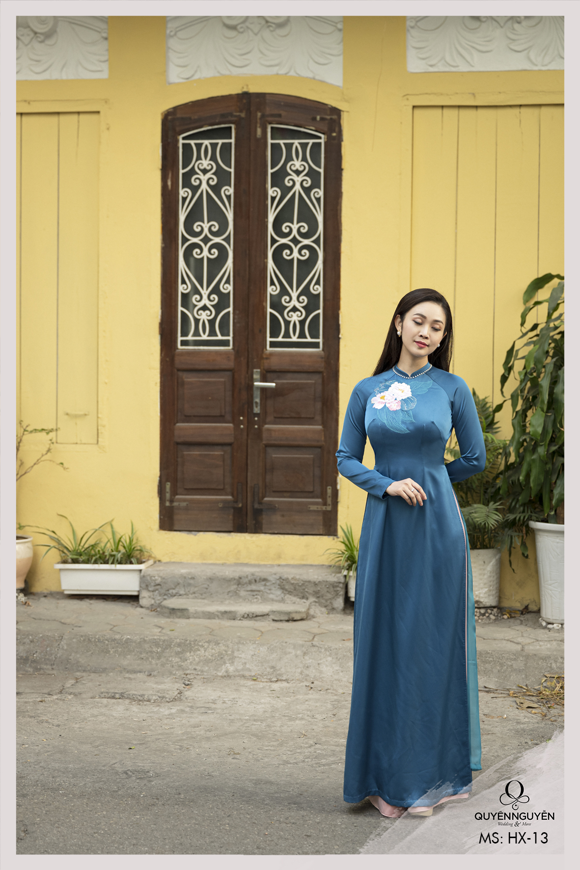 Áo dài 8/3 màu xanh điểm hoạ tiết hoa mẫu đơn HX13