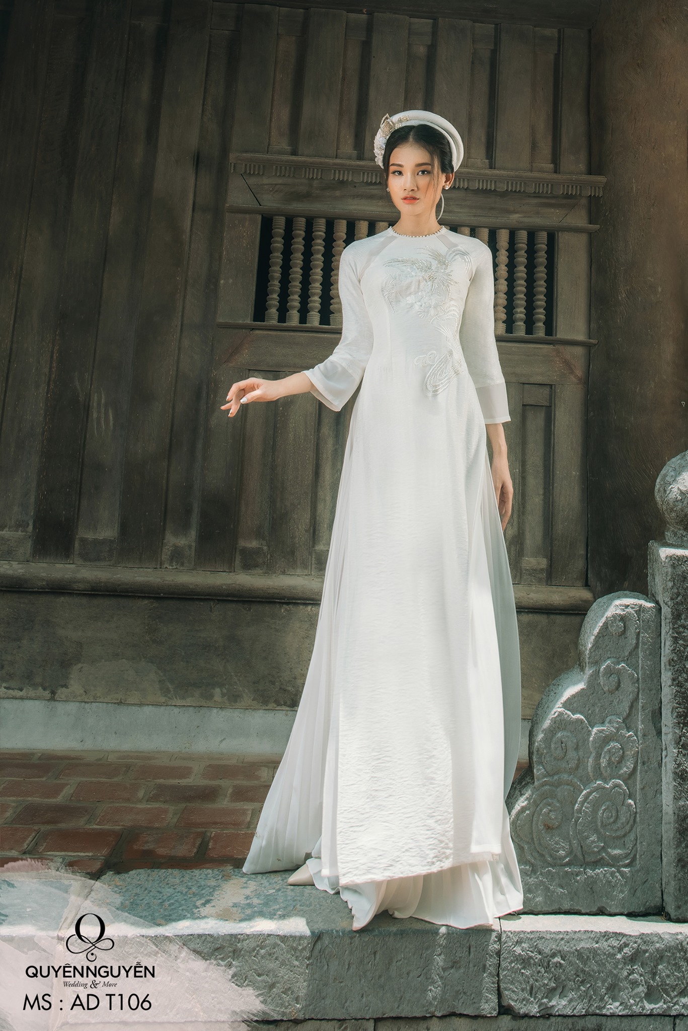 Áo dài cưới sắc trắng thêu hoạ tiết đôi chim hạc và mây