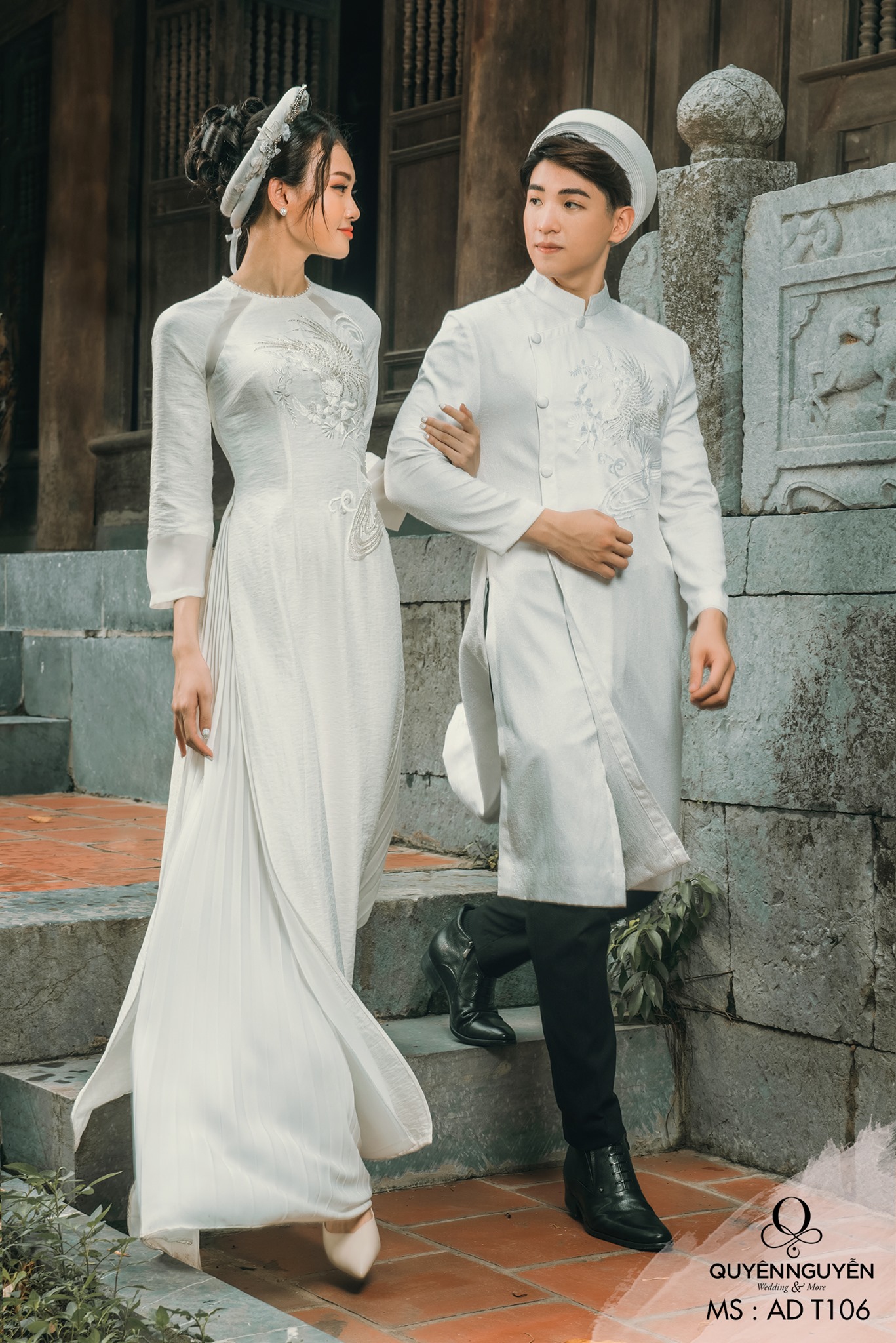 Áo dài trắng với họa tiết thêu nổi đính hạt lấp lánh ADT106