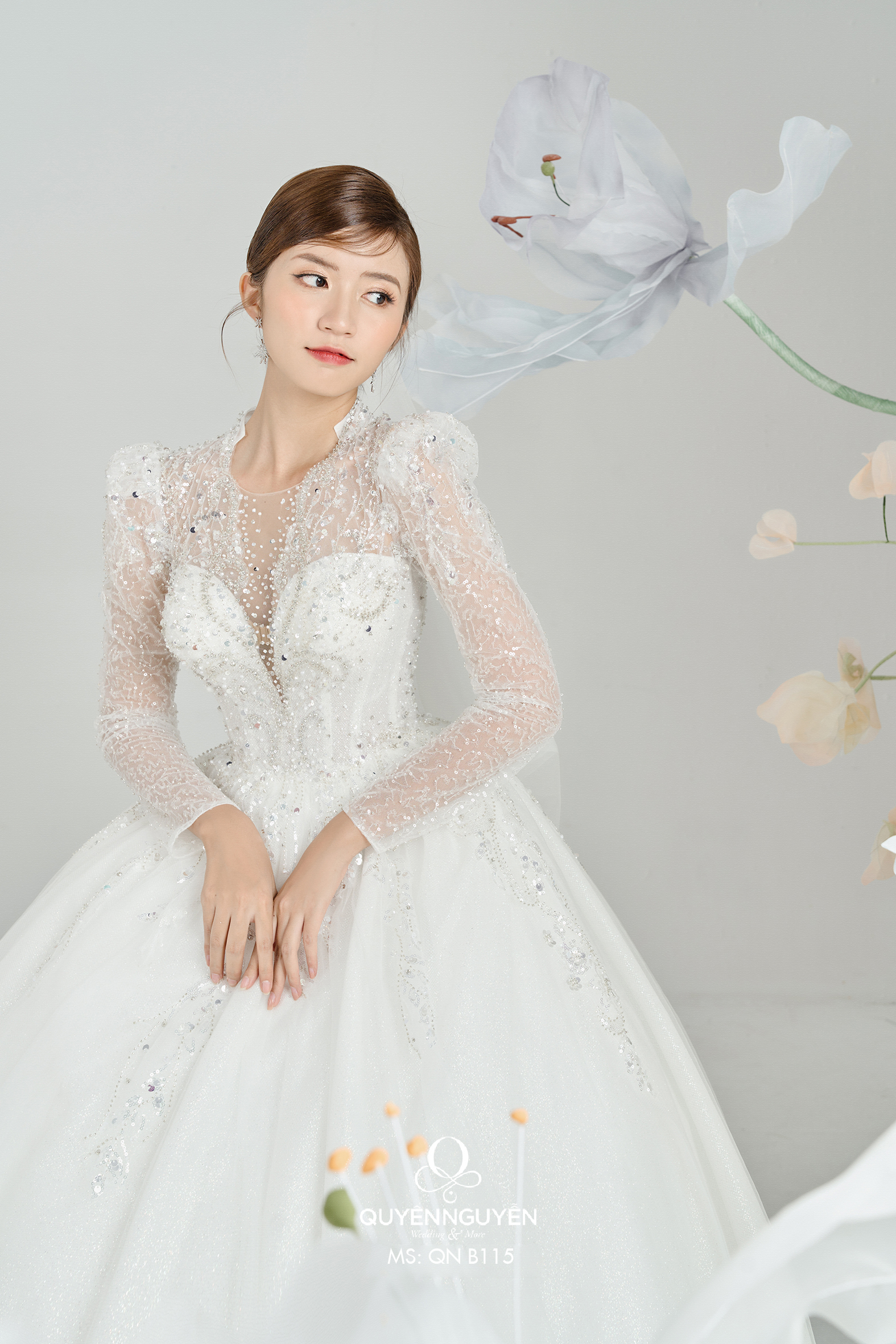 Váy cưới ren cổ điển gợi cảm cho cô dâu - Váy cưới cô dâu - HappyWedding.vn