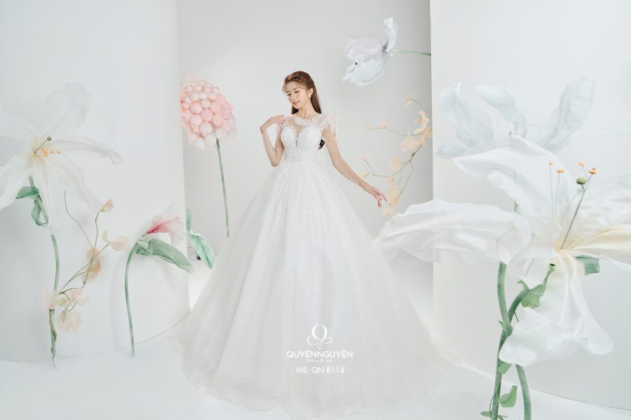 BST váy cưới phong cách hoàng gia đẹp lộng lẫy của NTK Quyên Nguyễn