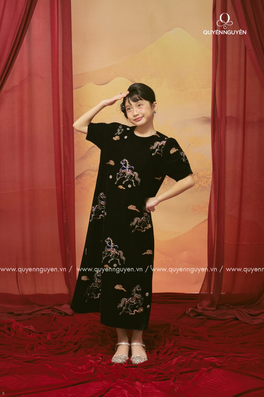 Váy nhung bé gái Sương Khuê